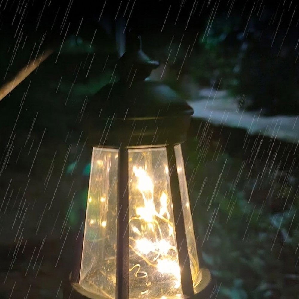 Outdoor Lighting Pathway - 防水仕様のソーラー式子犬型ガーデンランプ。屋外装飾用ランタン。レトロ調のデザインで、庭、通路、芝生、テラス、裏庭などに最適。